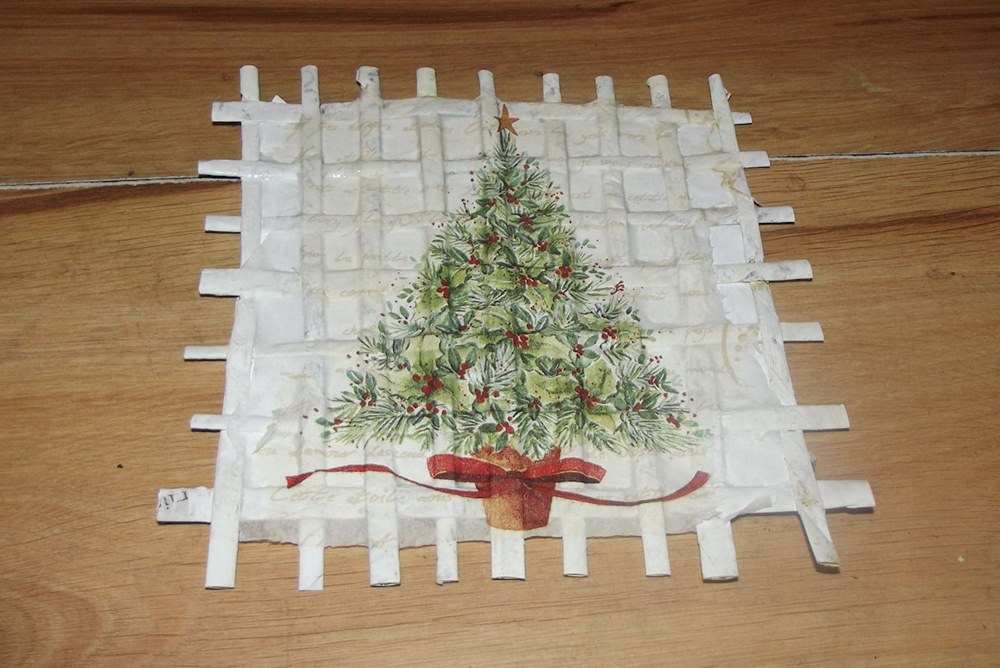 obrazek z papierowej wikliny