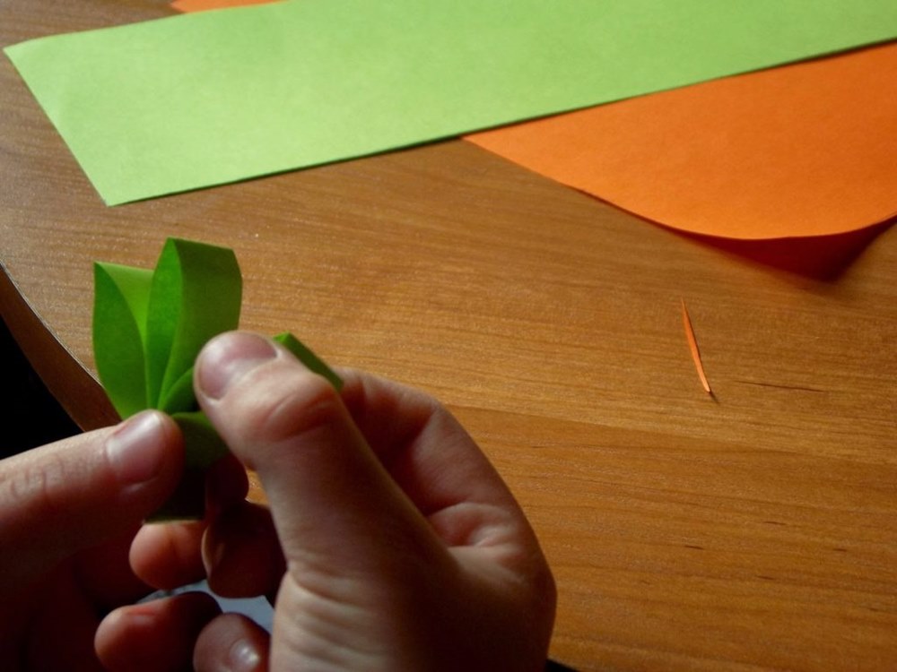 marchewka dekoracja z papieru