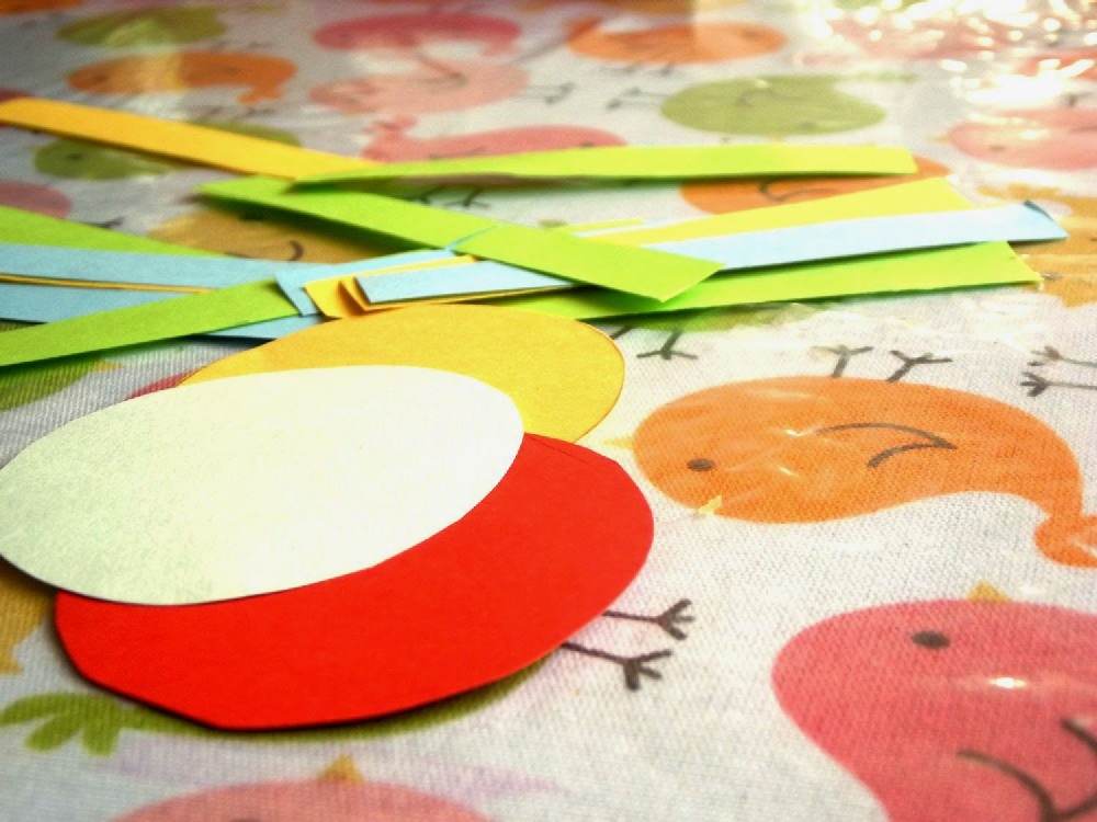 gasienica z kolek na patyku