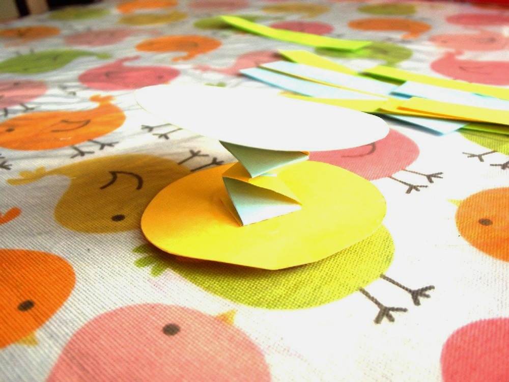 gąsienica z kolek na patyku