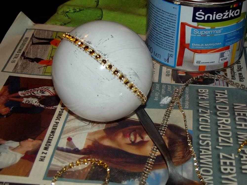 jak ozdobić plastikową bombkę