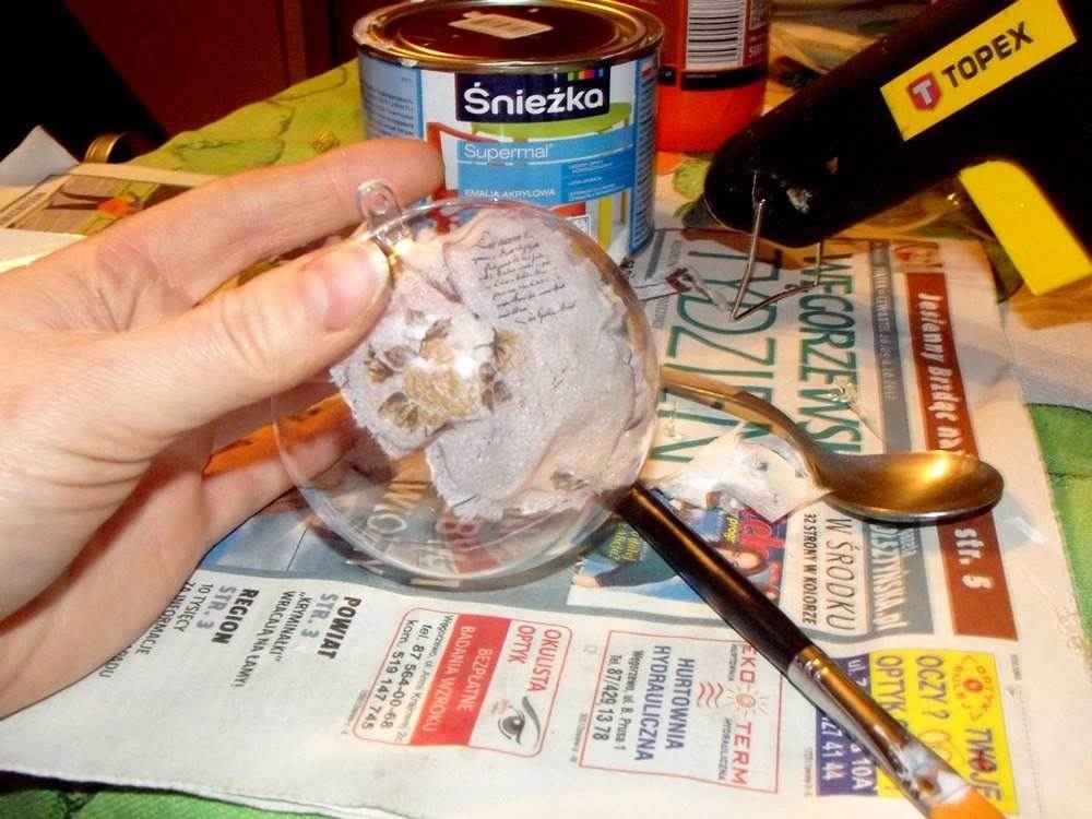 jak ozdobić plastikową bombkę