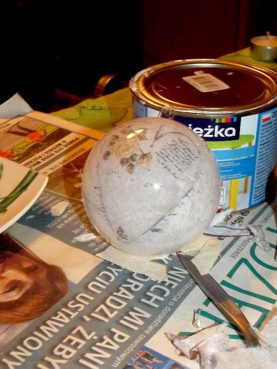 jak ozdobić plastikową bombkę