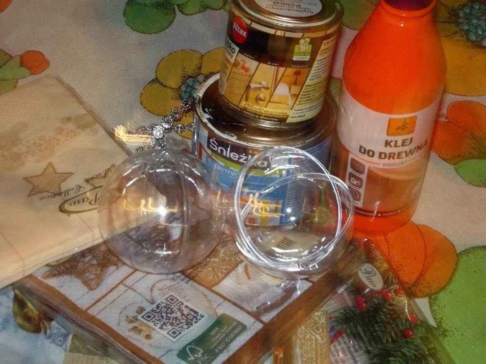 jak ozdobić plastikową bombkę
