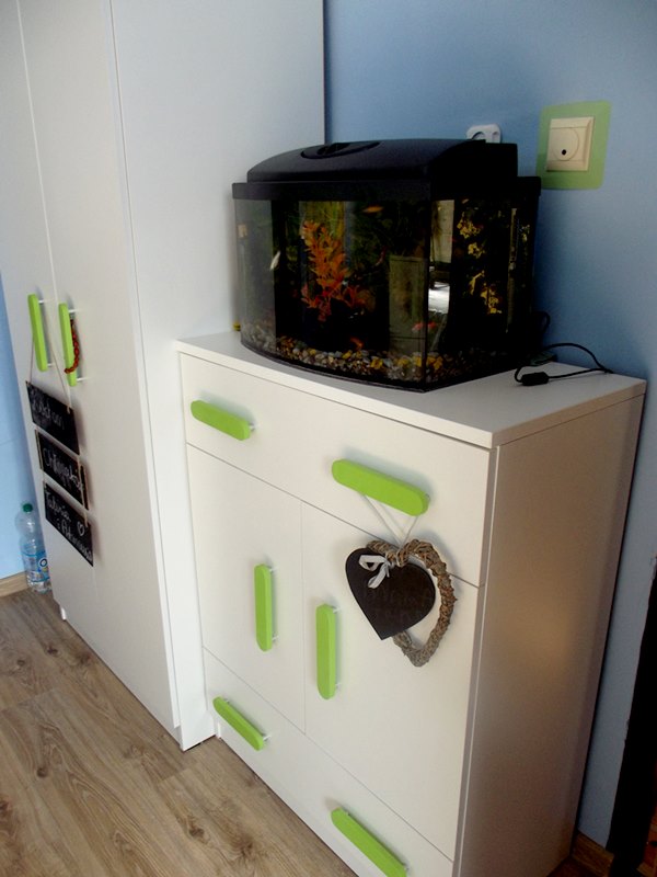 Urządzanie pokoju dziecka - białe meble i kolorowe dodatkiUrządzanie pokoju dziecka - białe meble i kolorowe dodatki