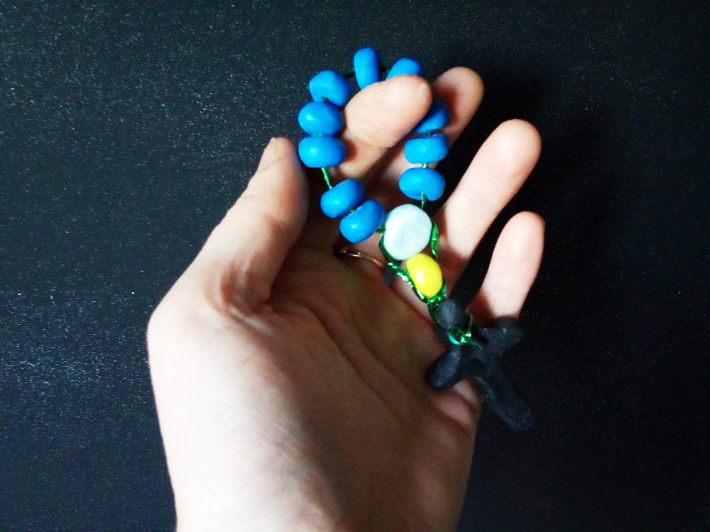 różaniec z modeliny