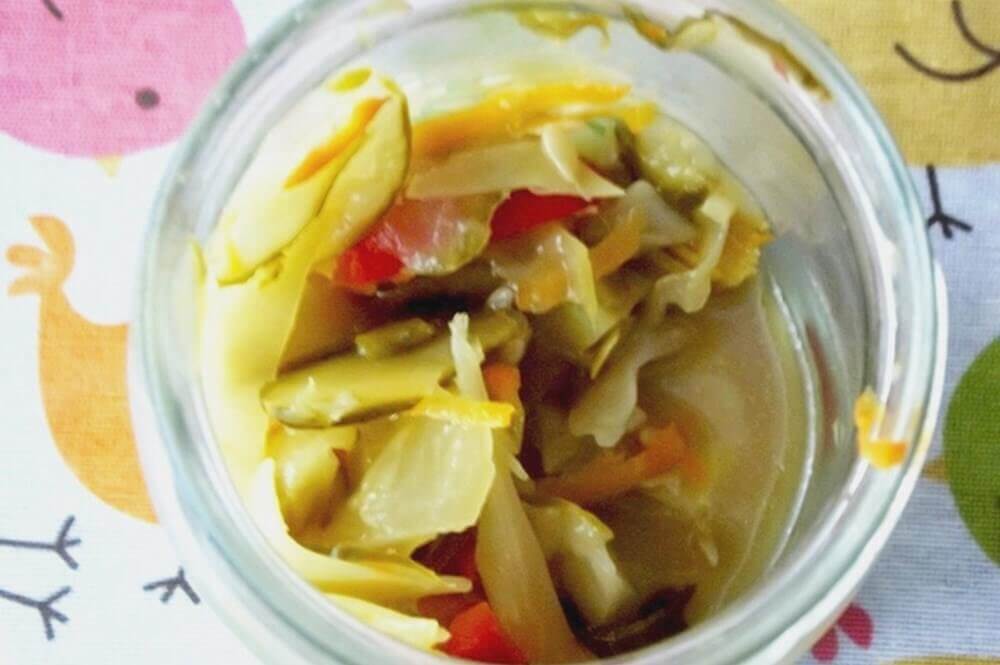 sałatka z ogórków i białej kapusty