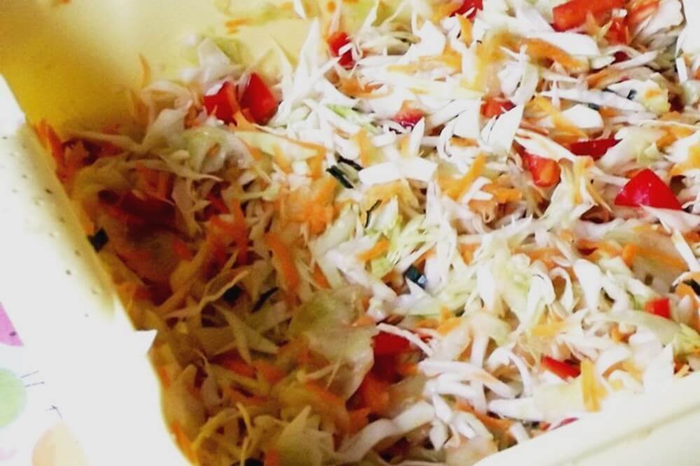 sałatka z ogórków i białej kapusty